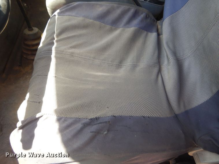 image for item KS9948 2006 International 4200  utility / service truck