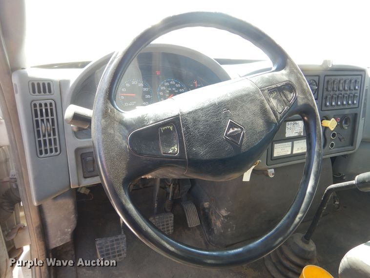 image for item KS9948 2006 International 4200  utility / service truck