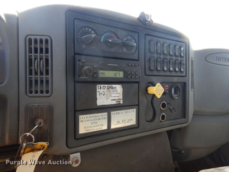 image for item KS9948 2006 International 4200  utility / service truck