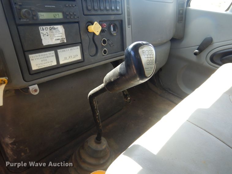 image for item KS9948 2006 International 4200  utility / service truck