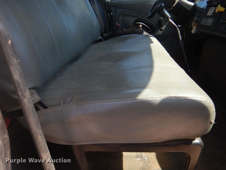 image for item KS9948 2006 International 4200  utility / service truck