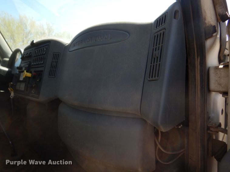 image for item KS9948 2006 International 4200  utility / service truck