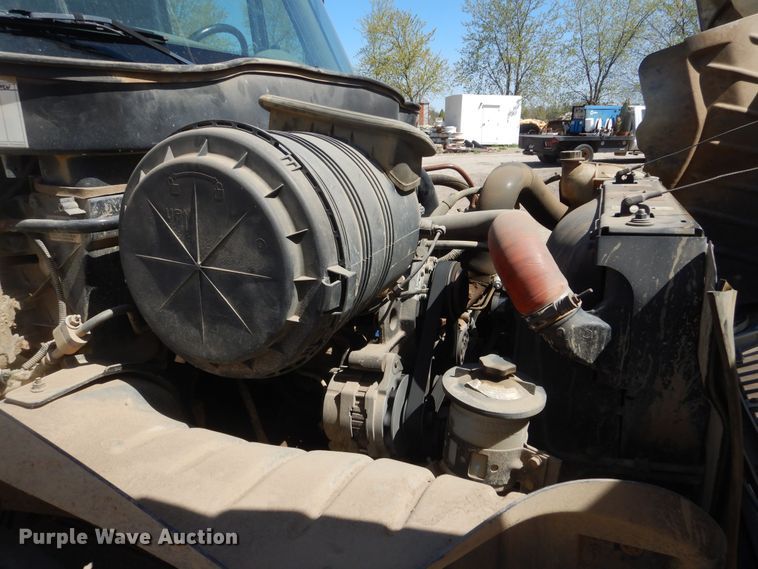 image for item KS9948 2006 International 4200  utility / service truck