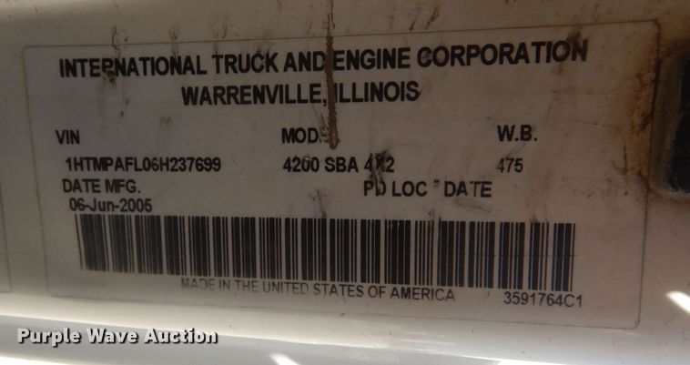 image for item KS9948 2006 International 4200  utility / service truck