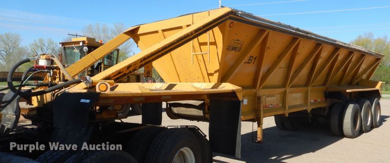 image for item KS9952 1986 Red River  live bottom trailer