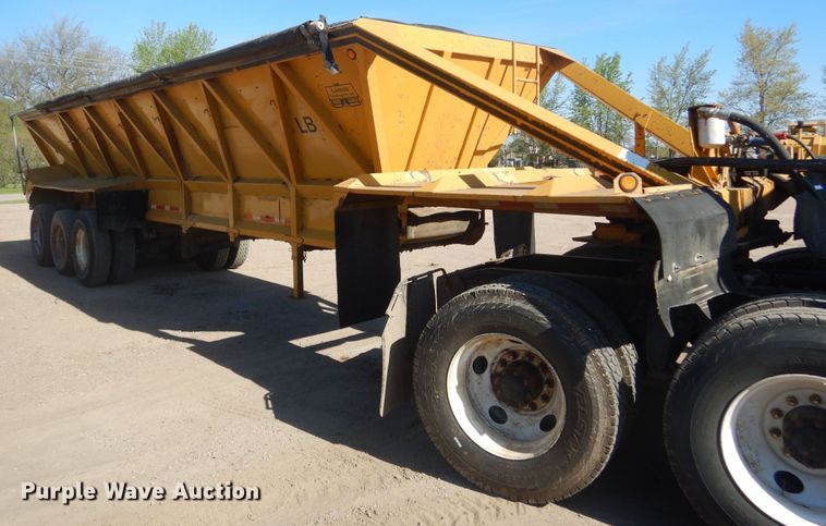 image for item KS9952 1986 Red River  live bottom trailer