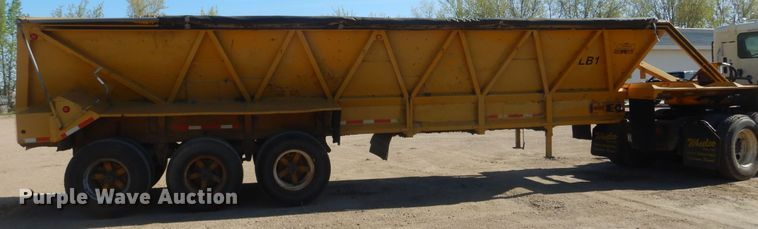 image for item KS9952 1986 Red River  live bottom trailer