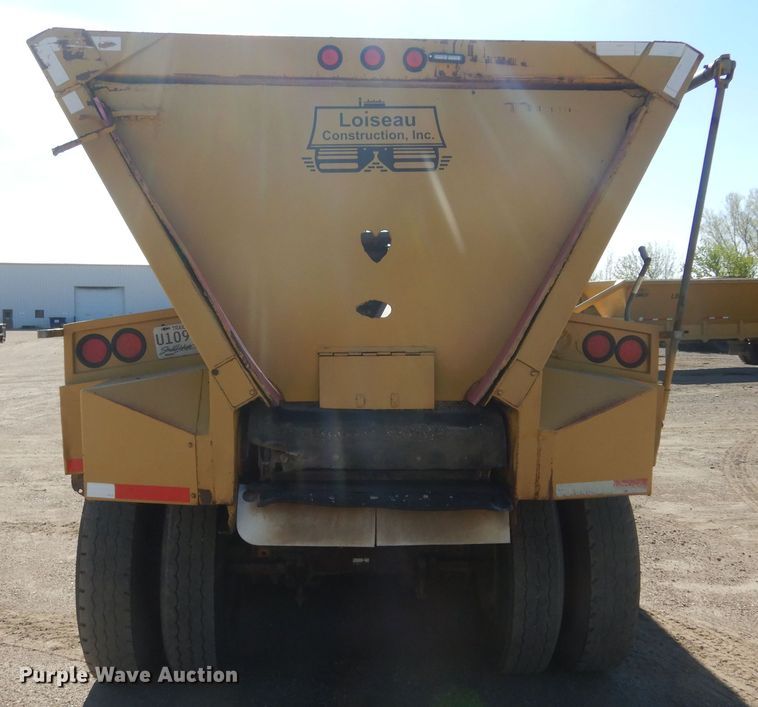 image for item KS9952 1986 Red River  live bottom trailer