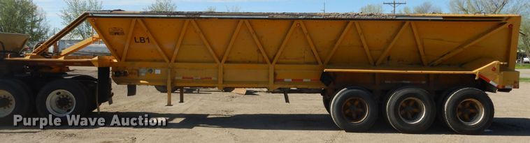 image for item KS9952 1986 Red River  live bottom trailer
