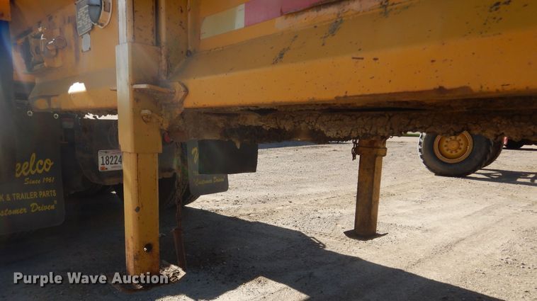 image for item KS9952 1986 Red River  live bottom trailer