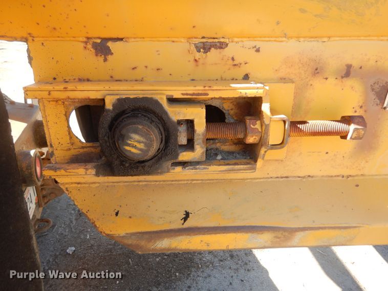 image for item KS9952 1986 Red River  live bottom trailer