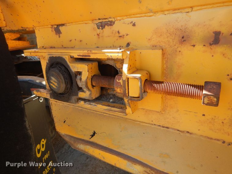 image for item KS9952 1986 Red River  live bottom trailer