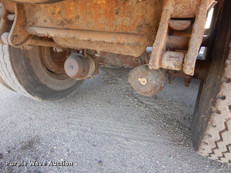 image for item KS9952 1986 Red River  live bottom trailer