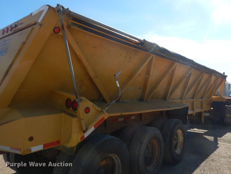 image for item KS9952 1986 Red River  live bottom trailer