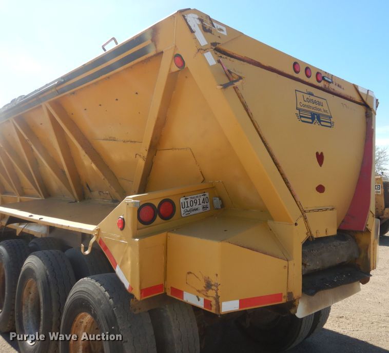 image for item KS9952 1986 Red River  live bottom trailer