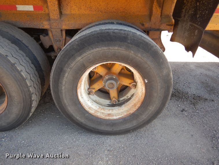 image for item KS9952 1986 Red River  live bottom trailer