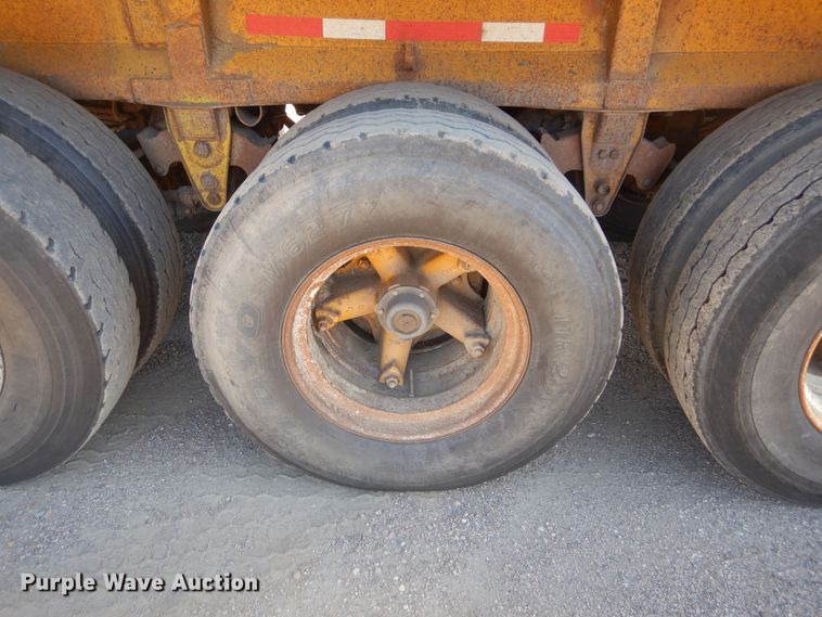 image for item KS9952 1986 Red River  live bottom trailer