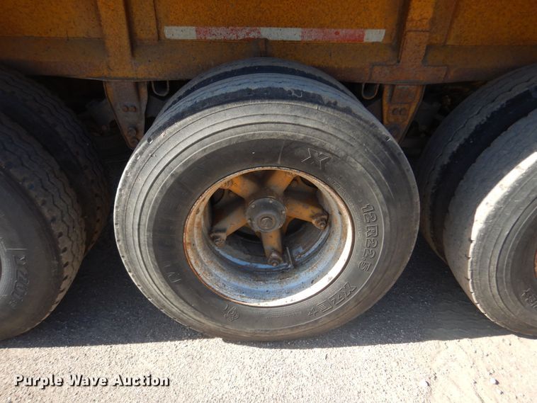 image for item KS9952 1986 Red River  live bottom trailer