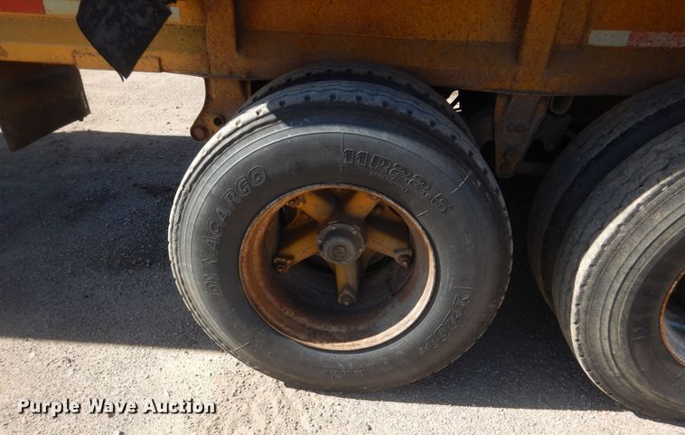 image for item KS9952 1986 Red River  live bottom trailer