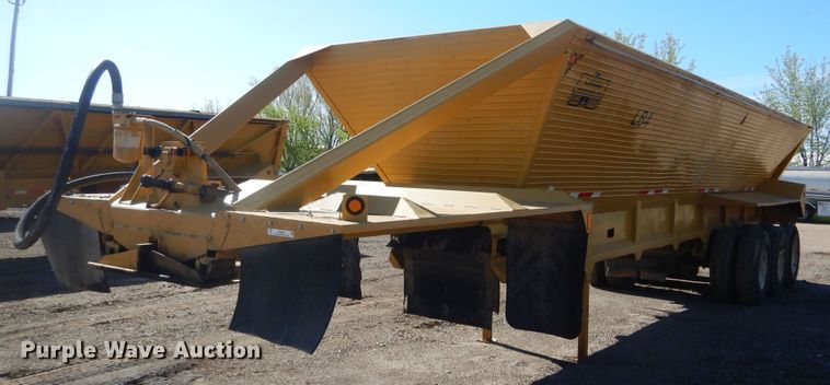 image for item KS9953 1987 Red River  live bottom trailer