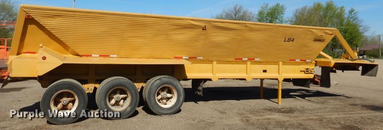 image for item KS9953 1987 Red River  live bottom trailer