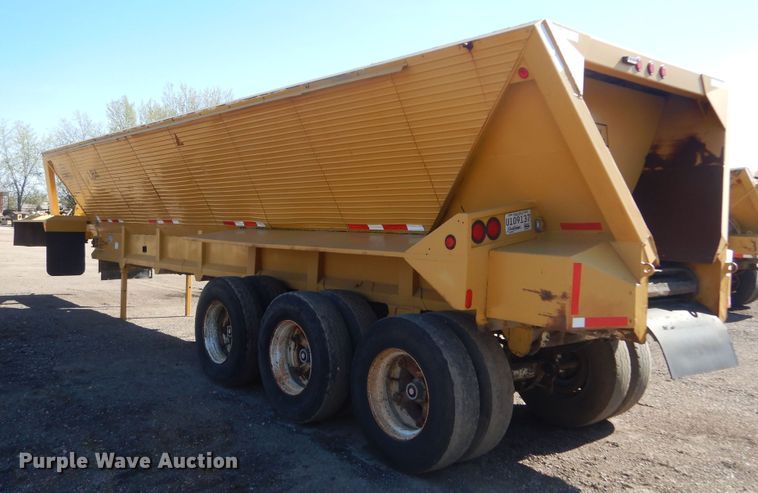 image for item KS9953 1987 Red River  live bottom trailer