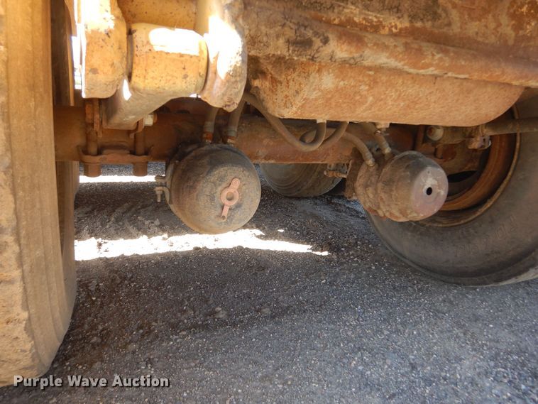 image for item KS9953 1987 Red River  live bottom trailer