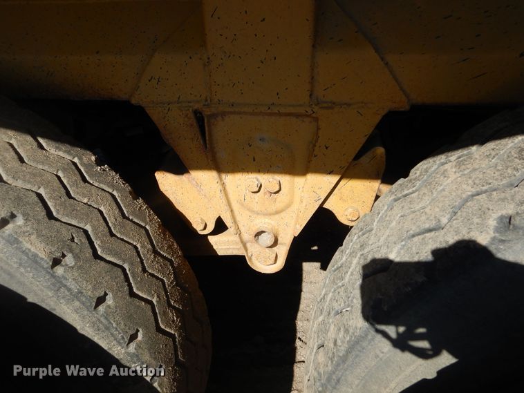 image for item KS9953 1987 Red River  live bottom trailer