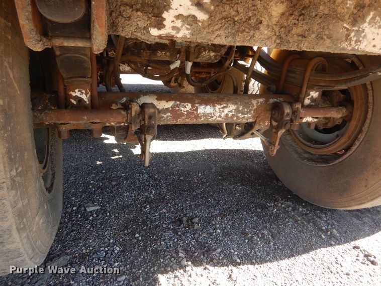 image for item KS9953 1987 Red River  live bottom trailer