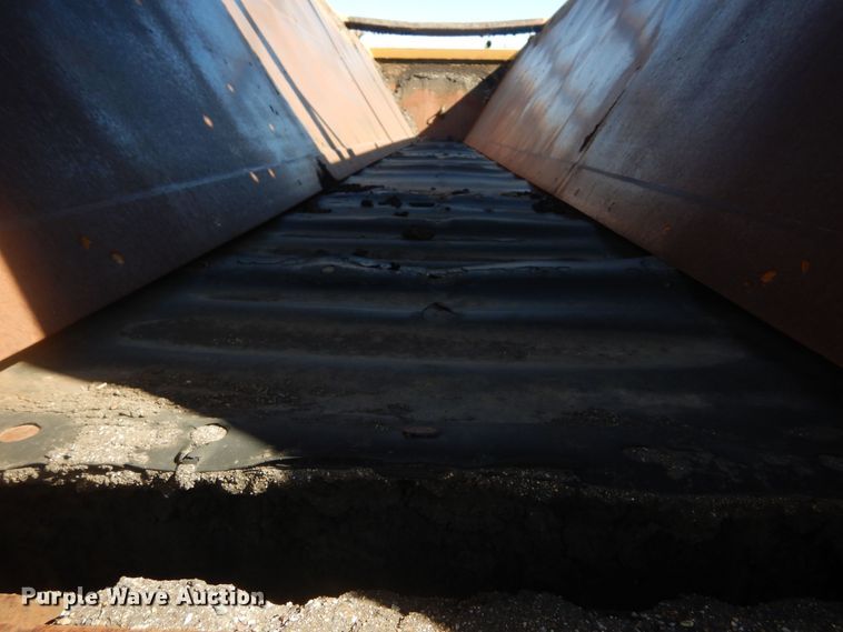 image for item KS9953 1987 Red River  live bottom trailer