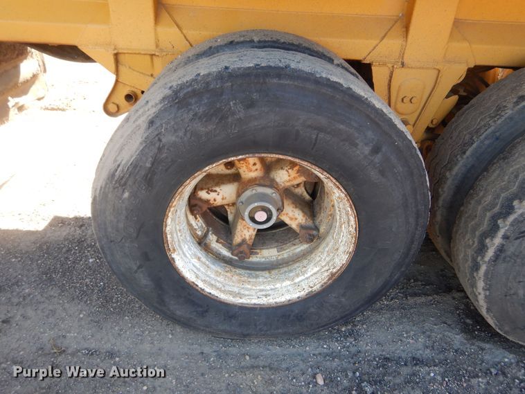 image for item KS9953 1987 Red River  live bottom trailer