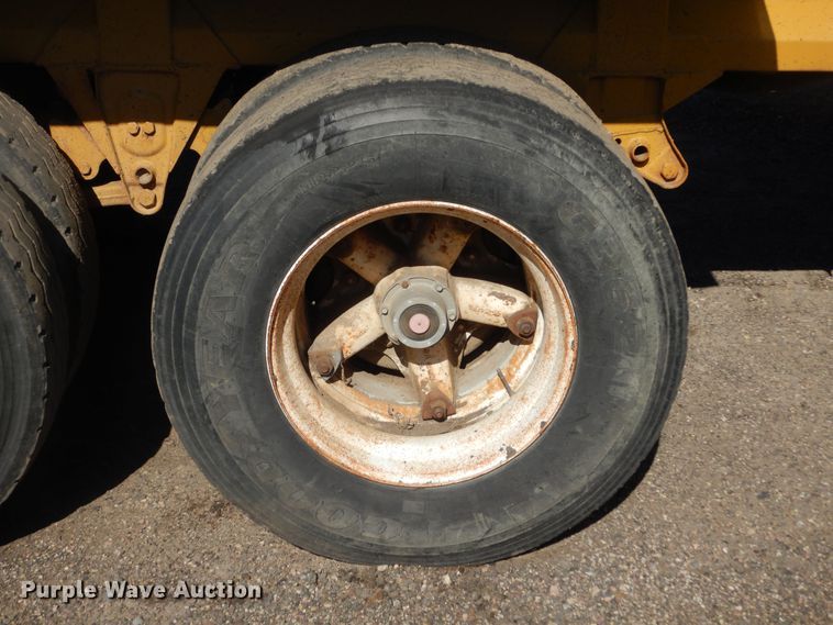 image for item KS9953 1987 Red River  live bottom trailer