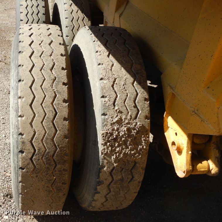 image for item KS9953 1987 Red River  live bottom trailer