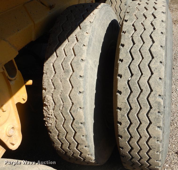 image for item KS9953 1987 Red River  live bottom trailer