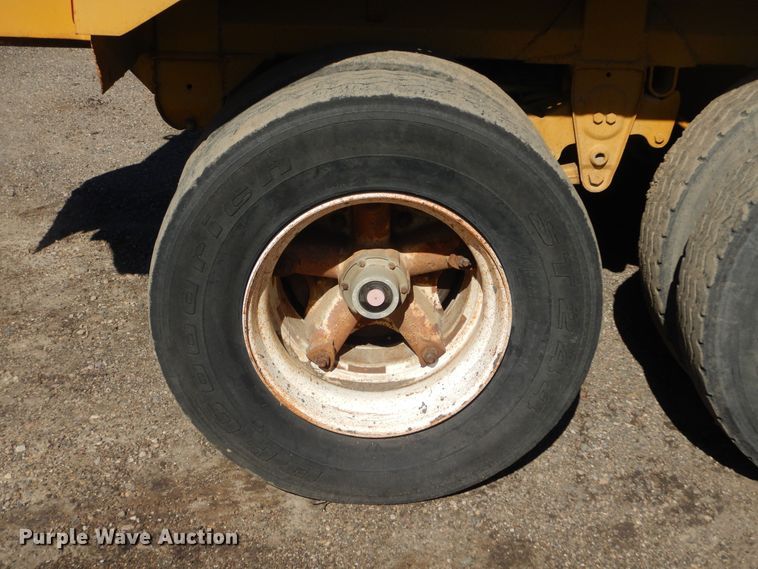 image for item KS9953 1987 Red River  live bottom trailer