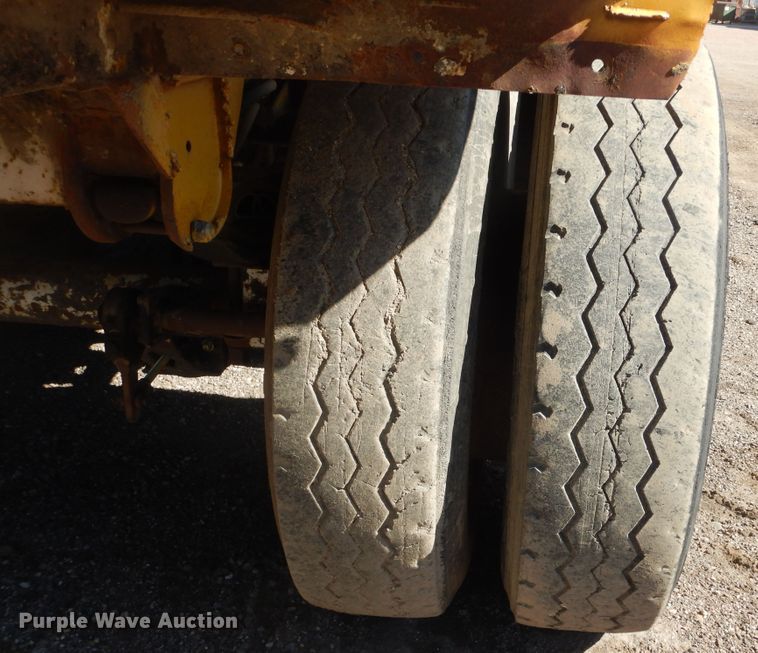 image for item KS9953 1987 Red River  live bottom trailer