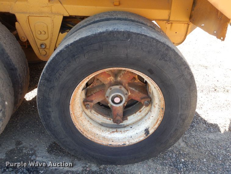 image for item KS9953 1987 Red River  live bottom trailer