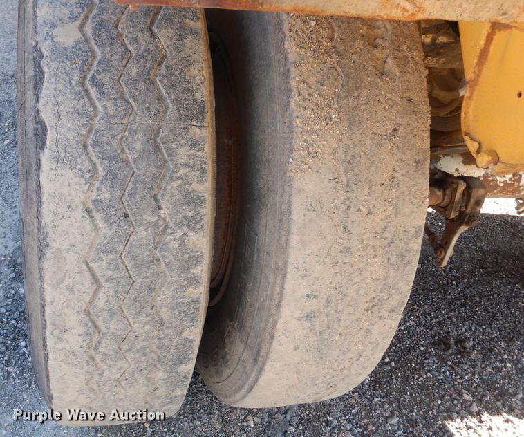 image for item KS9953 1987 Red River  live bottom trailer