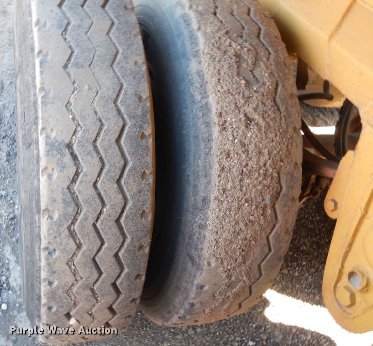 image for item KS9953 1987 Red River  live bottom trailer