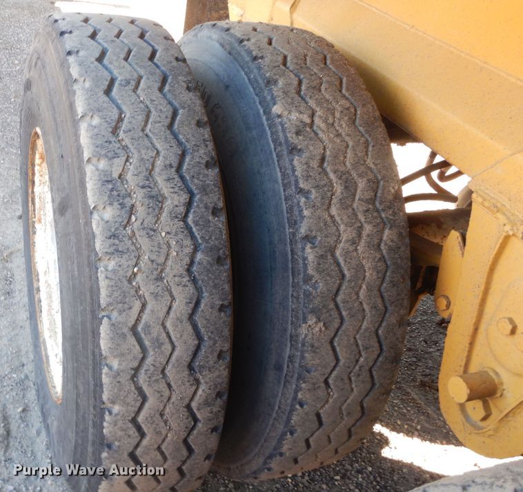 image for item KS9953 1987 Red River  live bottom trailer