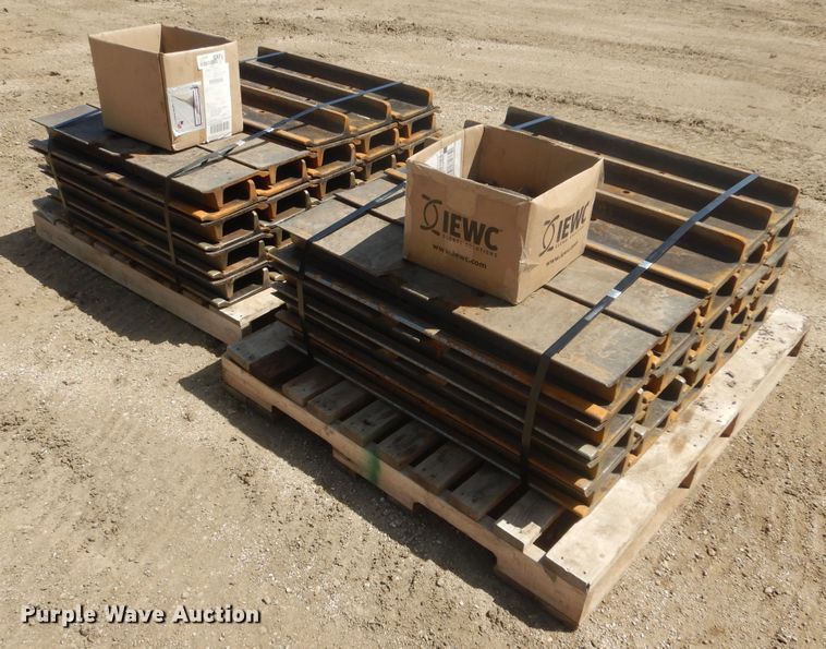 image for item KS9973 (86) 36" W single grouser track pads