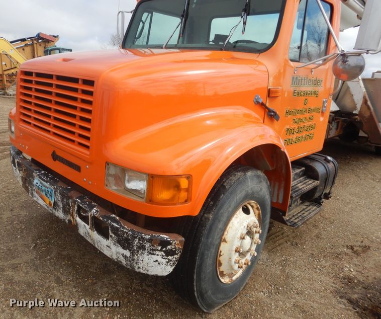 image for item KT9008 1996 International 4700  bucket truck