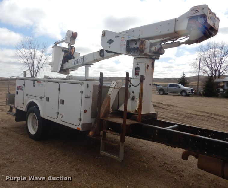image for item KT9008 1996 International 4700  bucket truck