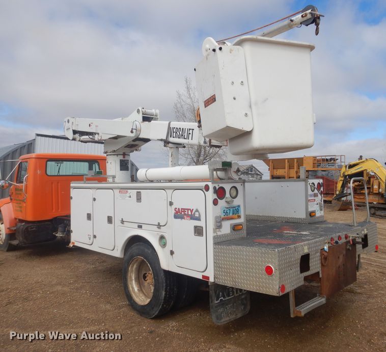 image for item KT9008 1996 International 4700  bucket truck