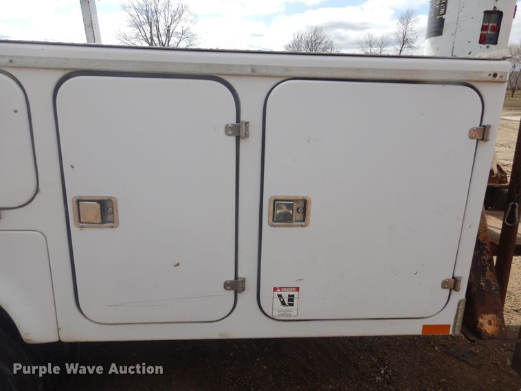 image for item KT9008 1996 International 4700  bucket truck