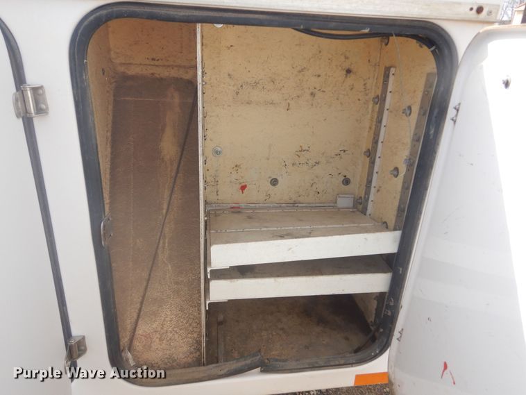 image for item KT9008 1996 International 4700  bucket truck