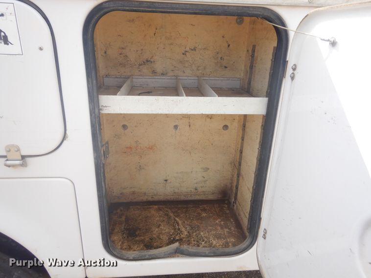 image for item KT9008 1996 International 4700  bucket truck