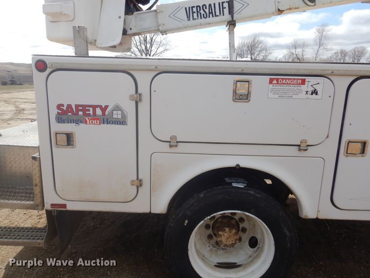 image for item KT9008 1996 International 4700  bucket truck