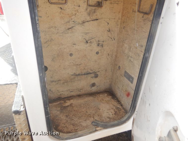 image for item KT9008 1996 International 4700  bucket truck