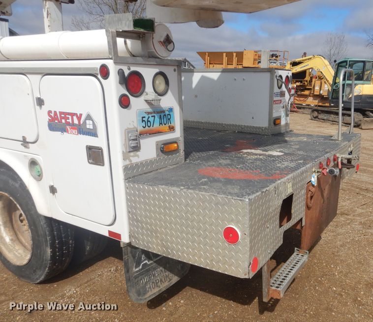 image for item KT9008 1996 International 4700  bucket truck